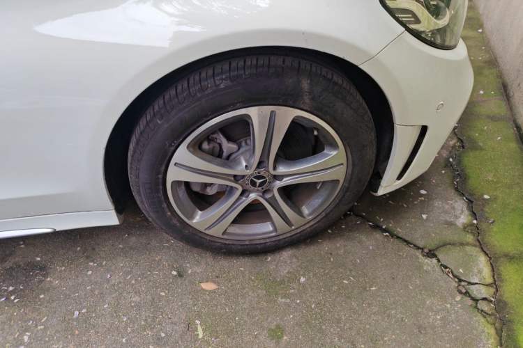 Used Mercedes-Benz C-Class 2019 Restyled C 260 L Sport Edition Right Front Wheel Hub