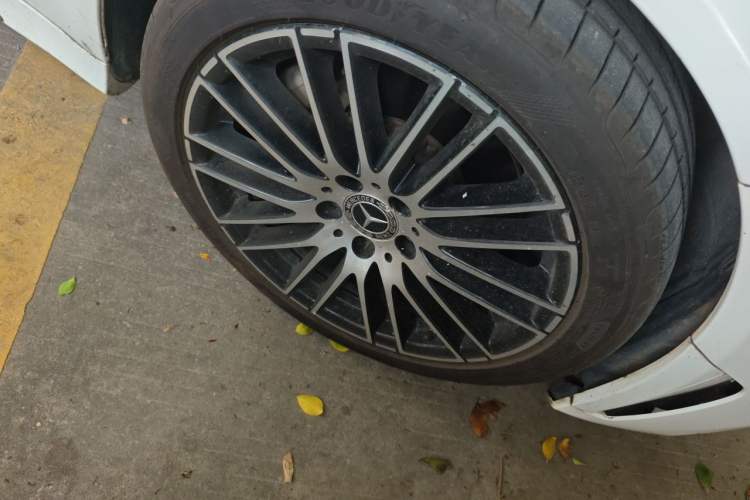 Used Mercedes-Benz C-Class 2019 C 180 L Fashion Edition Sport Version Right Front Wheel Hub