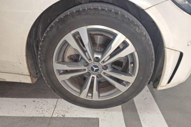 Used Mercedes-Benz C-Class 2019 C 180 L Fashion Edition Sport Version Right Front Wheel Hub