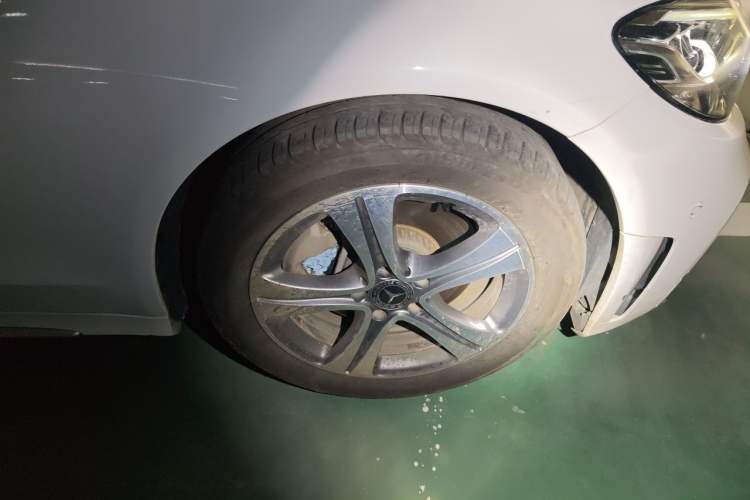 Used Mercedes-Benz C-Class 2019 Restyled C 260 L Sport Edition Right Front Wheel Hub