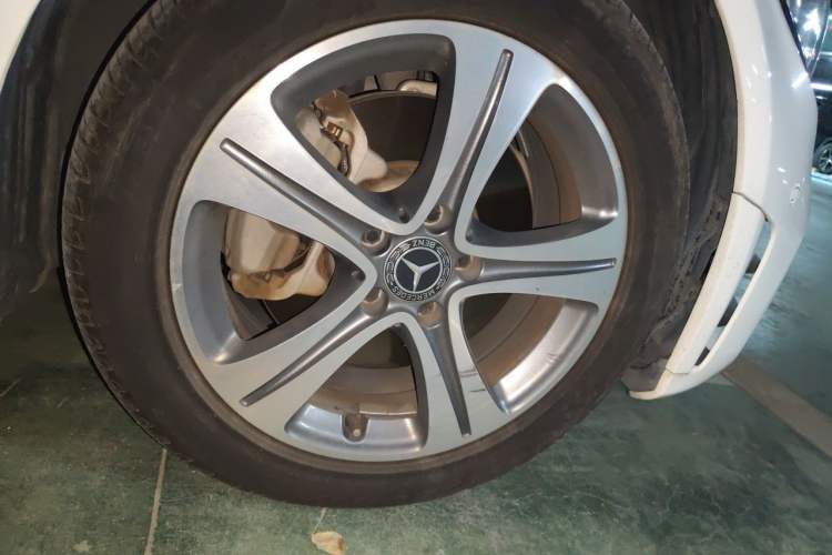 Used Mercedes-Benz C-Class 2019 C 260 L Sport Edition Right Front Wheel Hub