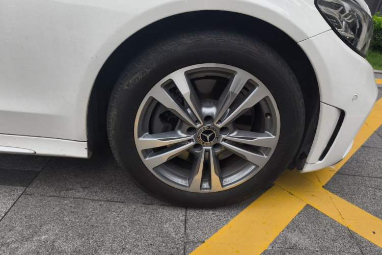 Used Mercedes-Benz C-Class 2019 C 180 L Fashion Edition Sport Version Right Front Wheel Hub