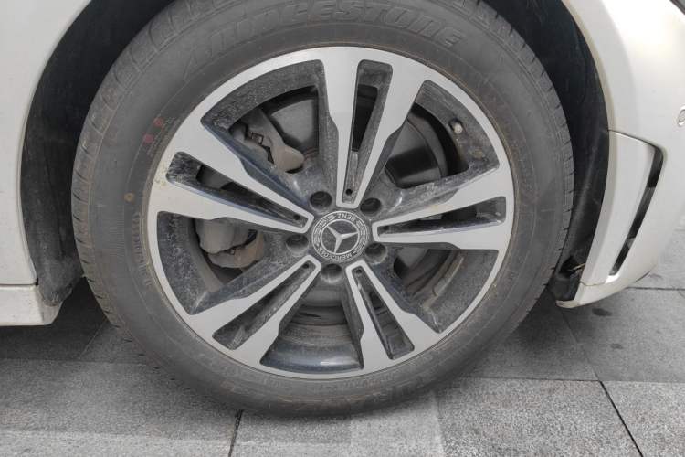 Used Mercedes-Benz C-Class 2019 C 260 Sport Edition Right Front Wheel Hub