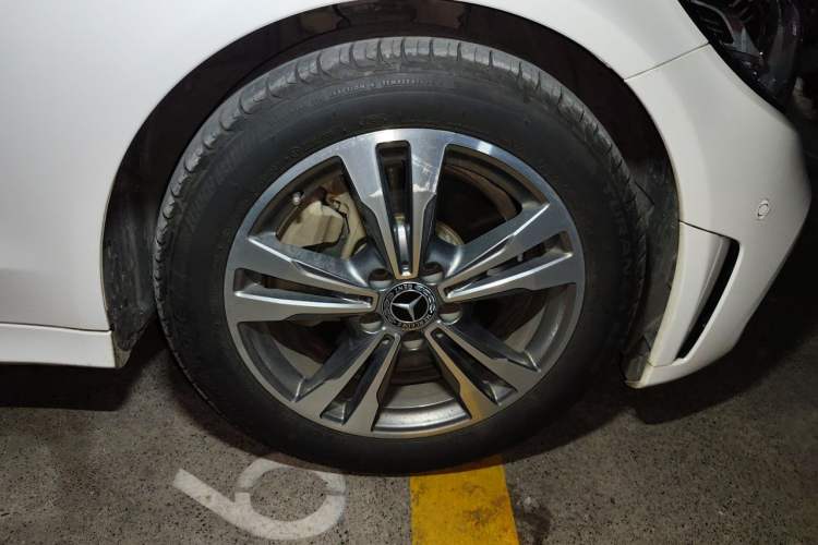 Used Mercedes-Benz C-Class 2019 C 180 L Fashion Edition Sport Version Right Front Wheel Hub