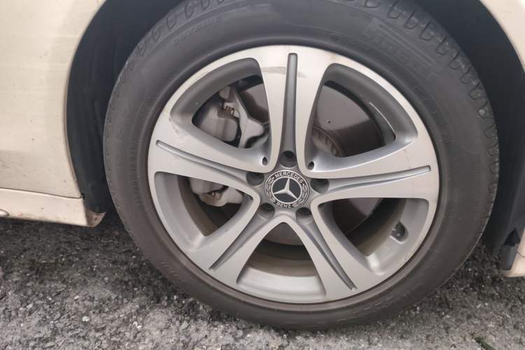 Used Mercedes-Benz C-Class 2019 Restyled C 260 L Sport Edition Right Front Wheel Hub