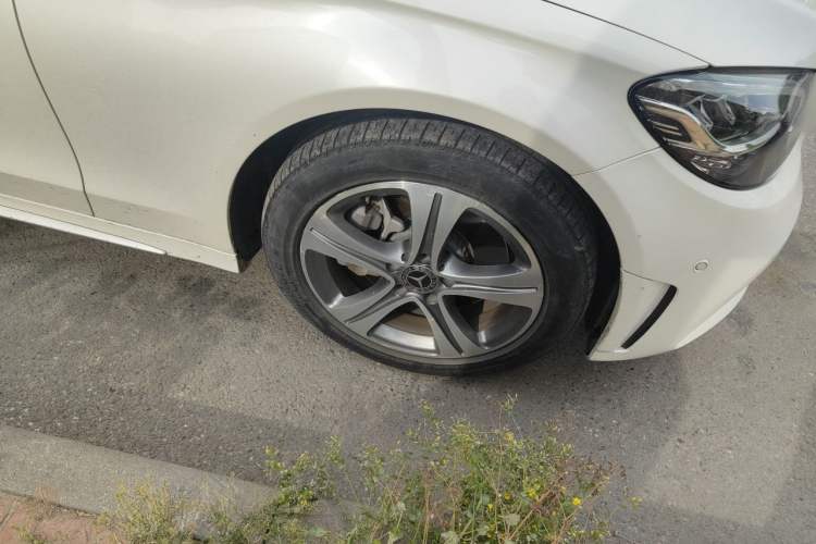 Used Mercedes-Benz C-Class 2019 Restyled C 260 L Sport Edition Right Front Wheel Hub