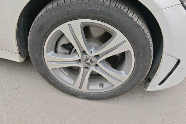 Used Mercedes-Benz C-Class 2019 Restyled C 260 L Sport Edition Right Front Wheel Hub