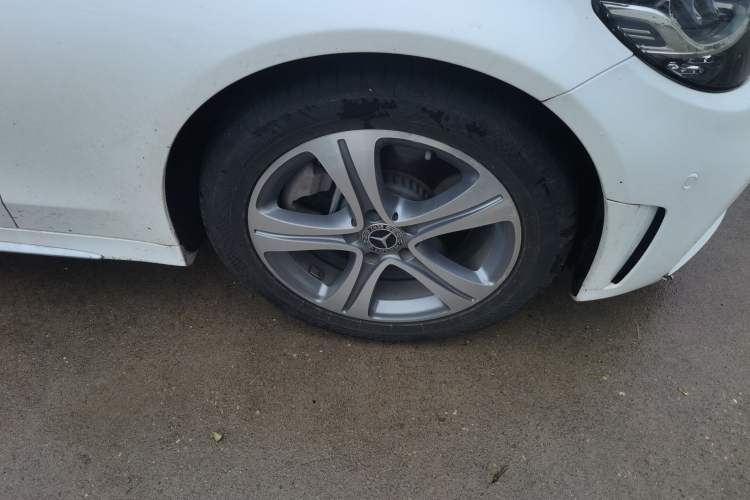 Used Mercedes-Benz C-Class 2019 Restyled C 260 L Sport Edition Right Front Wheel Hub