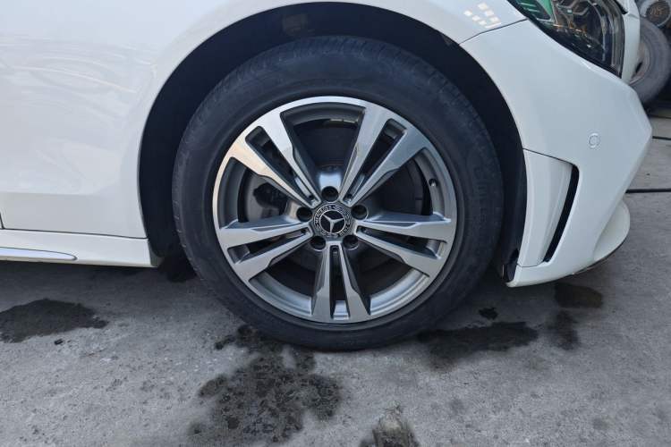 Used Mercedes-Benz C-Class 2019 C 180 L Fashion Edition Sport Version Right Front Wheel Hub