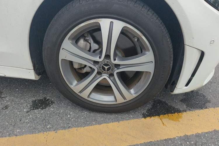 Used Mercedes-Benz C-Class 2019 Restyled C 260 L Sport Edition Right Front Wheel Hub