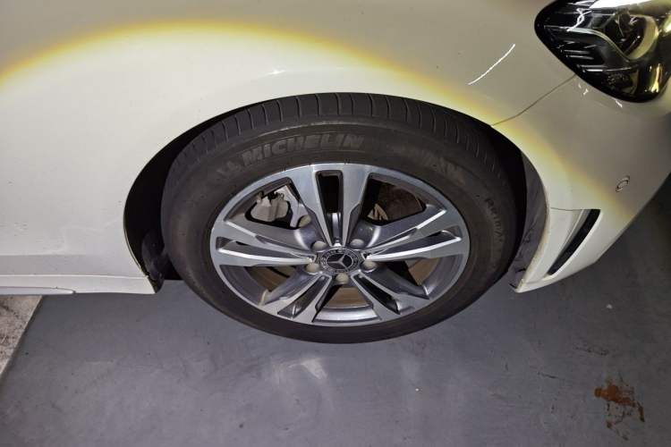 Used Mercedes-Benz C-Class 2019 C 180 L Fashion Edition Sport Version Right Front Wheel Hub