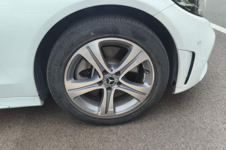 Used Mercedes-Benz C-Class 2019 Restyled C 260 L Sport Edition Right Front Wheel Hub