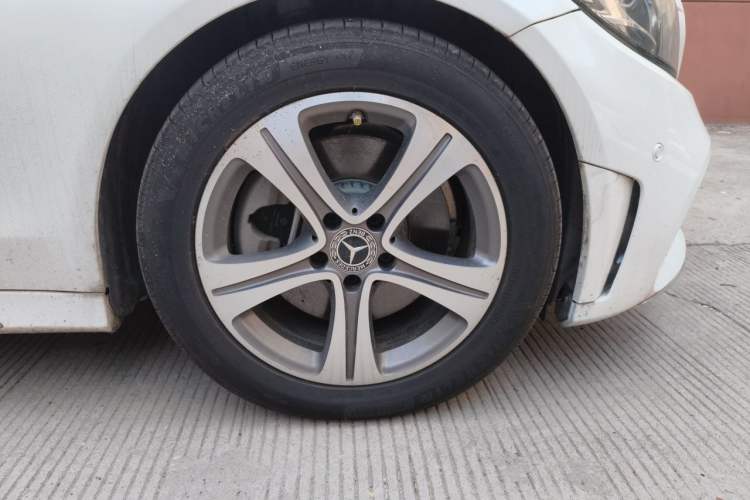 Used Mercedes-Benz C-Class 2019 C 180 L Fashion Edition Sport Version Right Front Wheel Hub