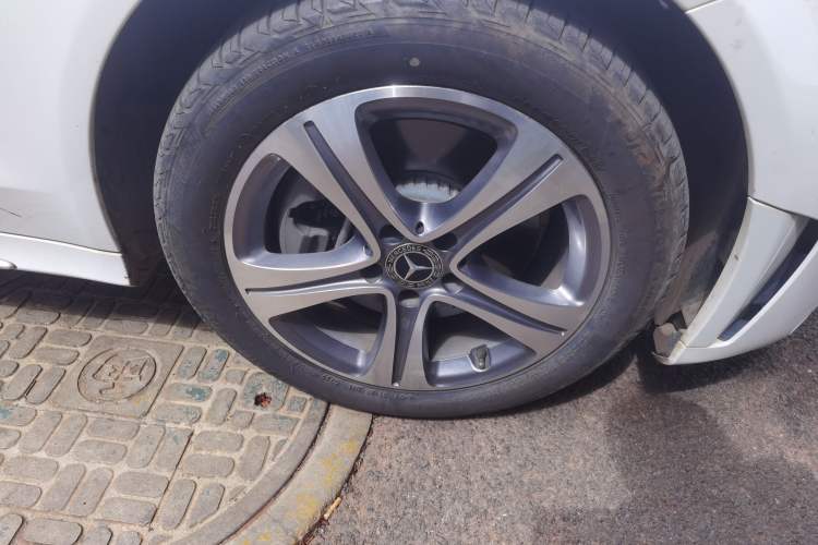 Used Mercedes-Benz C-Class 2019 C 260 L Sport Edition Right Front Wheel Hub