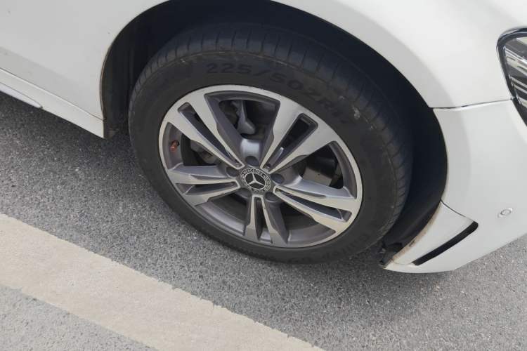 Used Mercedes-Benz C-Class 2019 C 180 L Fashion Edition Sport Version Right Front Wheel Hub