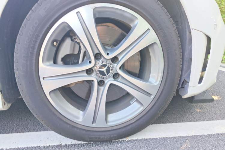 Used Mercedes-Benz C-Class 2019 C 260 L Sport Edition Right Front Wheel Hub