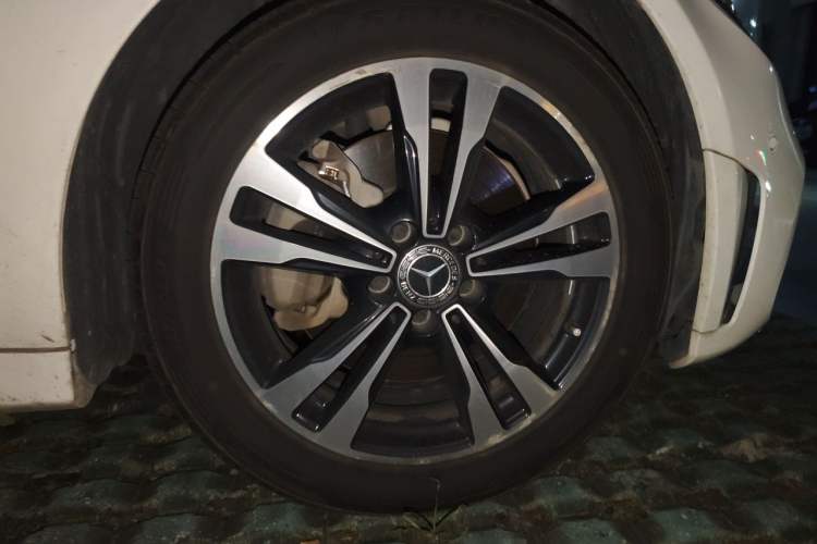 Used Mercedes-Benz C-Class 2019 C 260 Sport Edition Right Front Wheel Hub