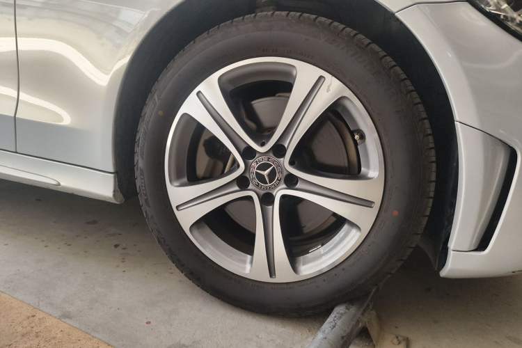 Used Mercedes-Benz C-Class 2019 C 260 L Sport Edition Right Front Wheel Hub