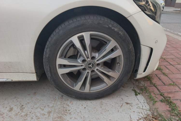 Used Mercedes-Benz C-Class 2019 C 180 L Fashion Edition Sport Version Right Front Wheel Hub