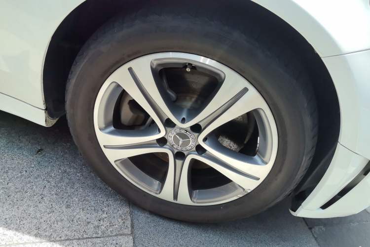 Used Mercedes-Benz C-Class 2019 C 260 L Sport Edition Right Front Wheel Hub