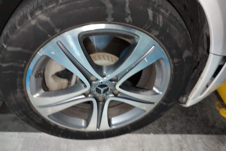 Used Mercedes-Benz C-Class 2019 C 260 L Sport Edition Right Front Wheel Hub