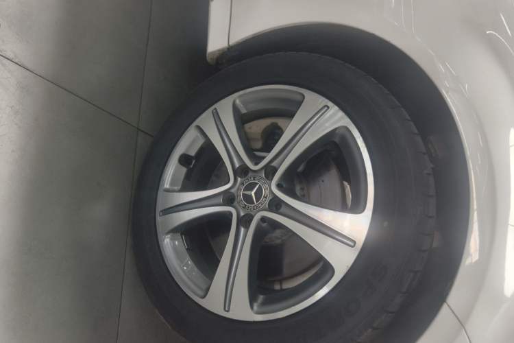 Used Mercedes-Benz C-Class 2019 Restyled C 260 L Sport Edition Right Front Wheel Hub