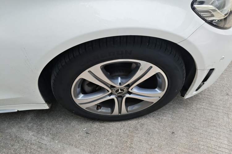 Used Mercedes-Benz C-Class 2019 Restyled C 260 L Sport Edition Right Front Wheel Hub