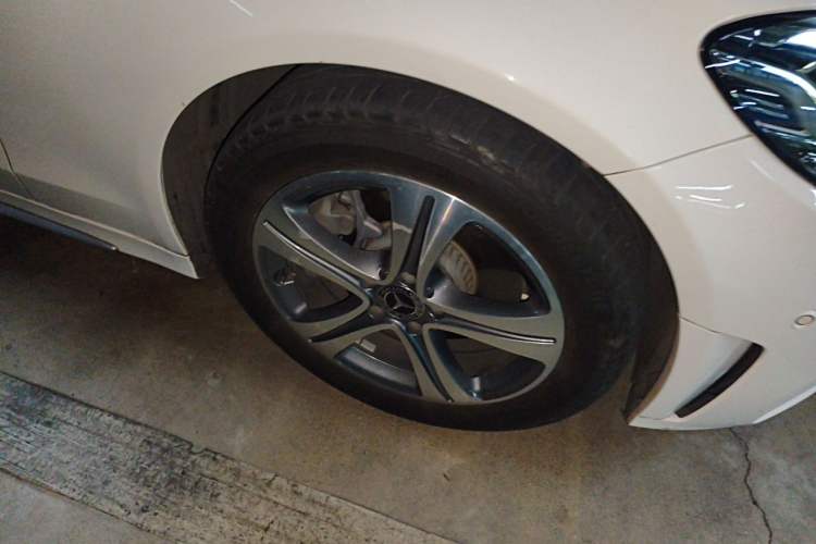 Used Mercedes-Benz C-Class 2019 C 260 L Sport Edition Right Front Wheel Hub