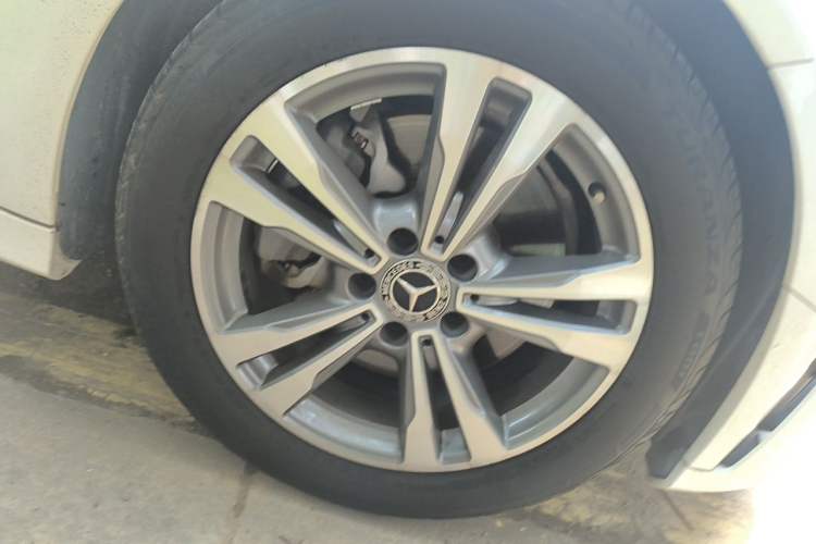 Used Mercedes-Benz C-Class 2019 C 180 L Fashion Edition Sport Version Right Front Wheel Hub