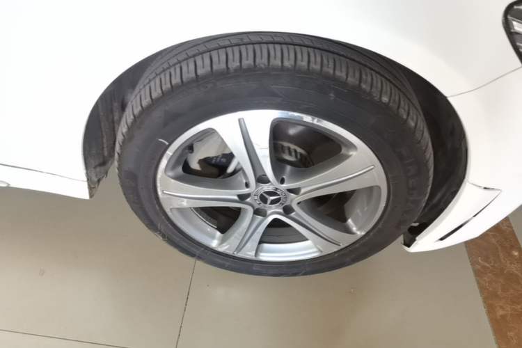 Used Mercedes-Benz C-Class 2019 Restyled C 260 L Sport Edition Right Front Wheel Hub