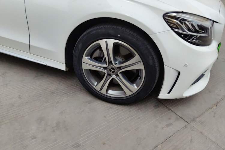Used Mercedes-Benz C-Class 2019 Restyled C 260 L Sport Edition Right Front Wheel Hub