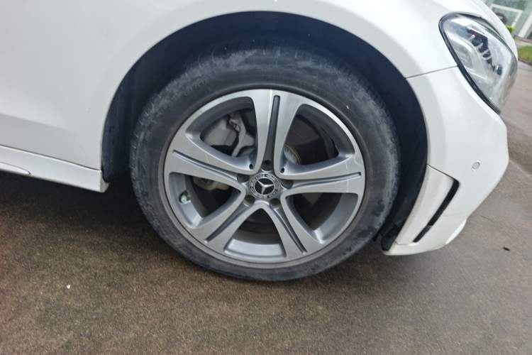 Used Mercedes-Benz C-Class 2019 Restyled C 260 L Sport Edition Right Front Wheel Hub