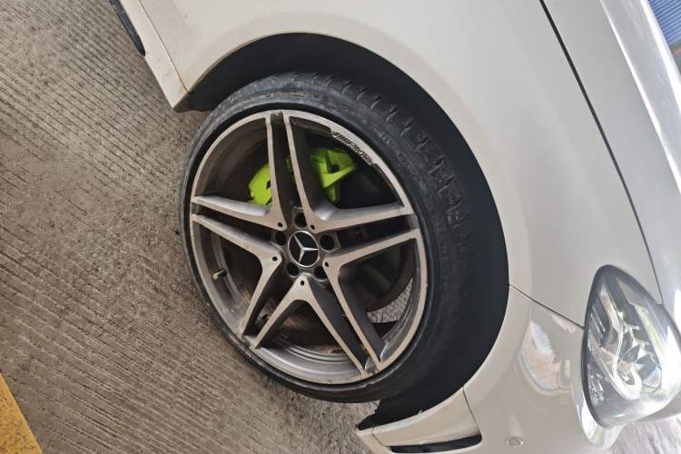 Used Mercedes-Benz C-Class 2019 C 260 Sport Edition Right Front Wheel Hub