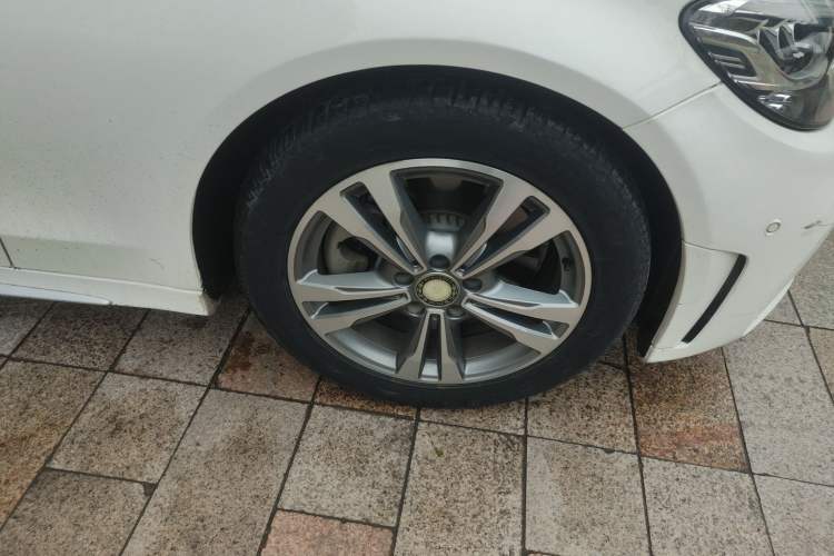 Used Mercedes-Benz C-Class 2019 C 180 L Fashion Edition Sport Version Right Front Wheel Hub