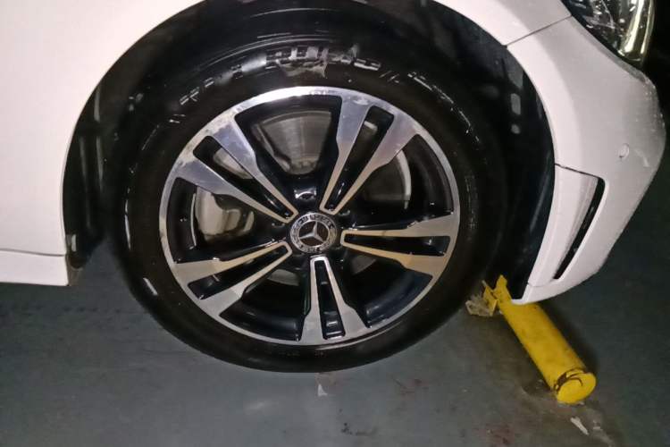 Used Mercedes-Benz C-Class 2019 C 260 Sport Edition Right Front Wheel Hub