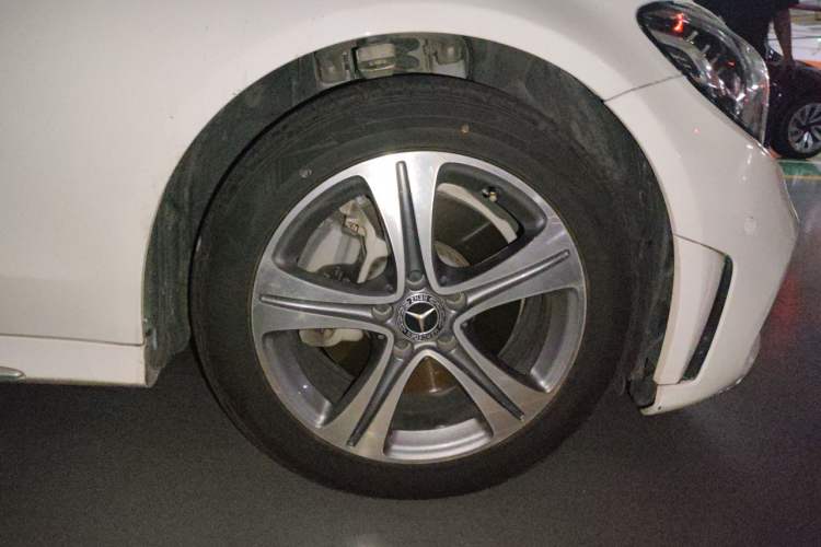 Used Mercedes-Benz C-Class 2019 C 260 L Sport Edition Right Front Wheel Hub