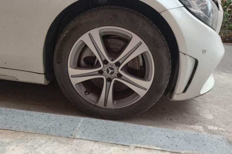 Used Mercedes-Benz C-Class 2019 C 260 L Sport Edition Right Front Wheel Hub
