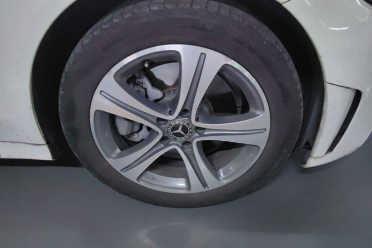 Used Mercedes-Benz C-Class 2019 Restyled C 260 L Sport Edition Right Front Wheel Hub