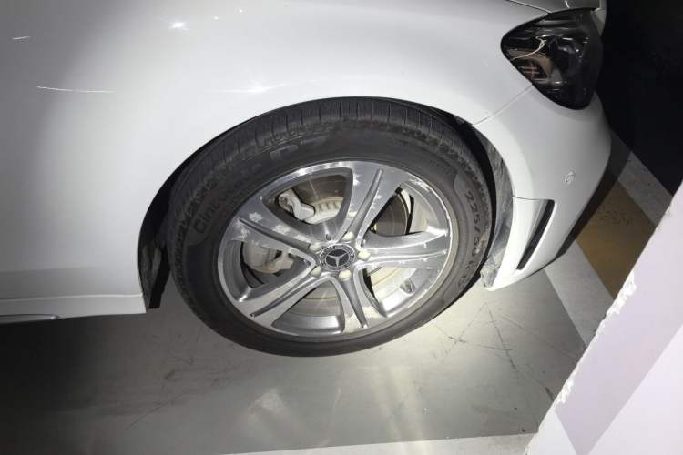 Used Mercedes-Benz C-Class 2019 C 260 L Sport Edition Right Front Wheel Hub
