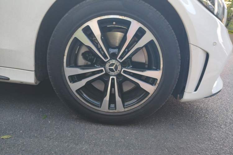 Used Mercedes-Benz C-Class 2019 C 260 Sport Edition Right Front Wheel Hub