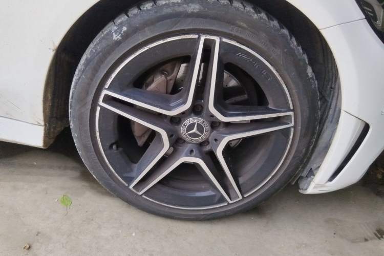 Used Mercedes-Benz C-Class 2019 C 260 Coupe Right Front Wheel Hub