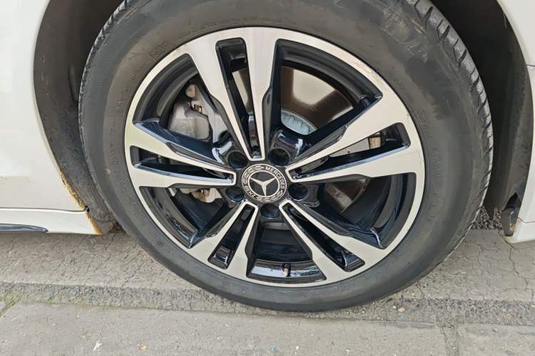Used Mercedes-Benz C-Class 2019 C 260 Sport Edition Right Front Wheel Hub