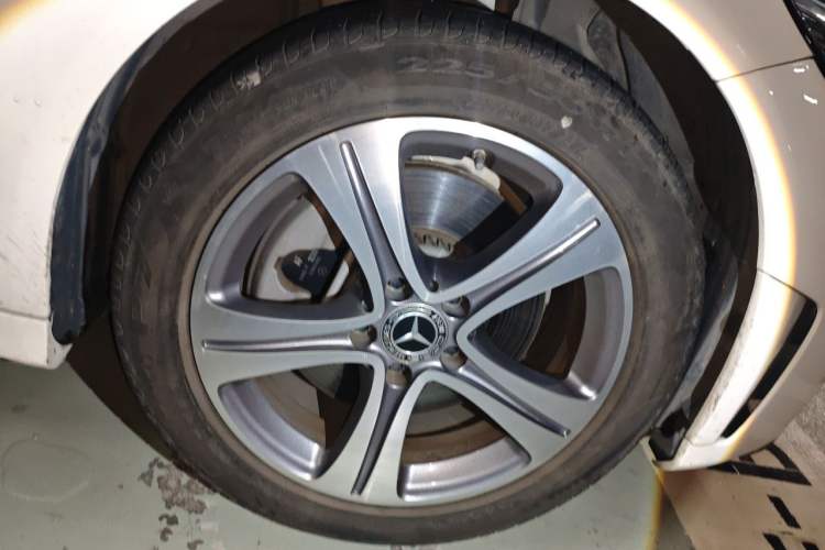 Used Mercedes-Benz C-Class 2019 Restyled C 260 L Sport Edition Right Front Wheel Hub