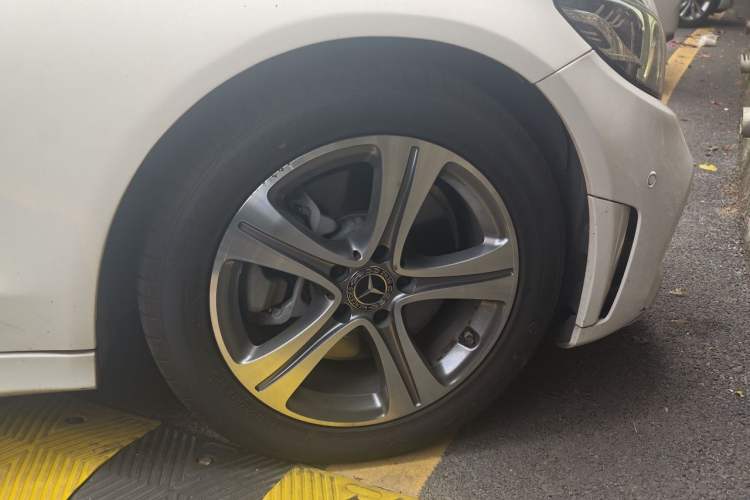 Used Mercedes-Benz C-Class 2019 Restyled C 260 L Sport Edition Right Front Wheel Hub