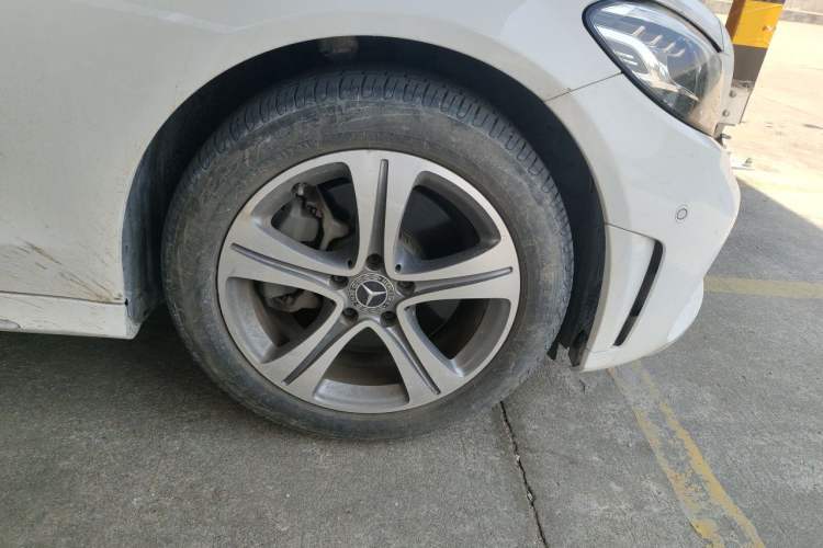 Used Mercedes-Benz C-Class 2019 Restyled C 260 L Sport Edition Right Front Wheel Hub