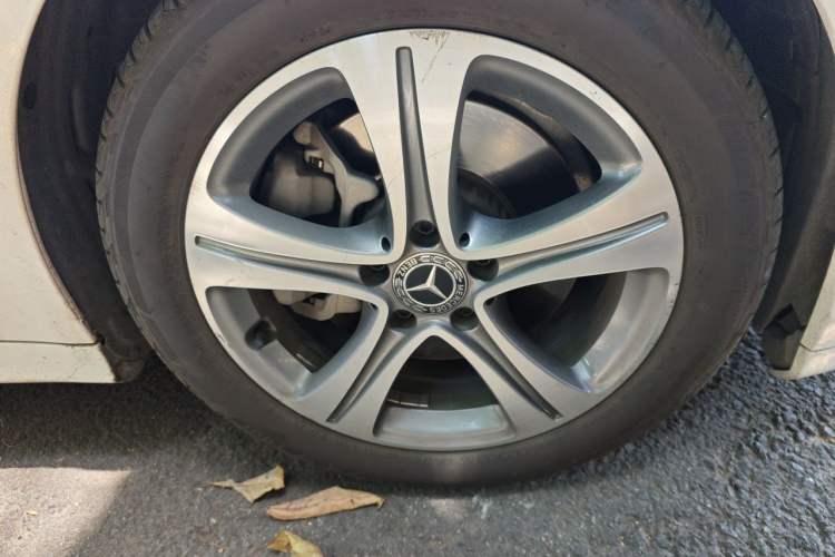 Used Mercedes-Benz C-Class 2019 Restyled C 260 L Sport Edition Right Front Wheel Hub