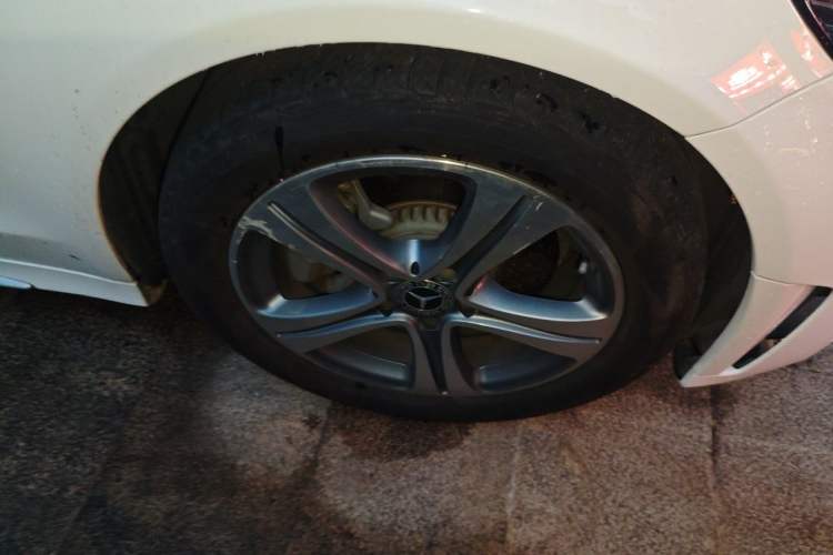Used Mercedes-Benz C-Class 2019 Restyled C 260 L Sport Edition Right Front Wheel Hub