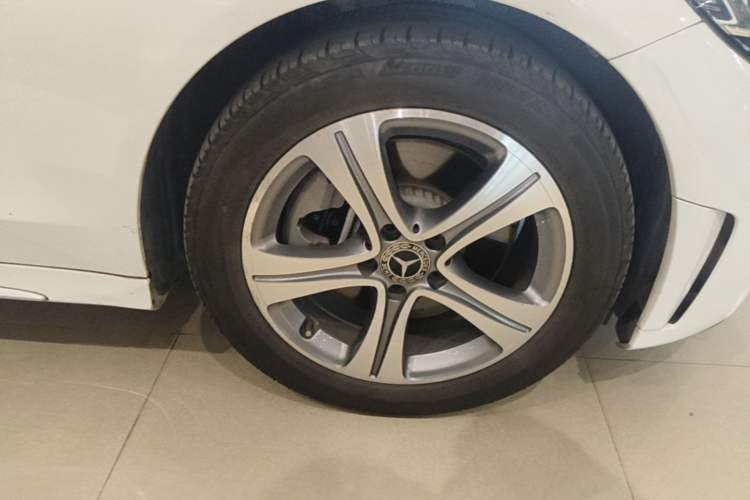 Used Mercedes-Benz C-Class 2019 Updated C 260 L Right Front Wheel Hub