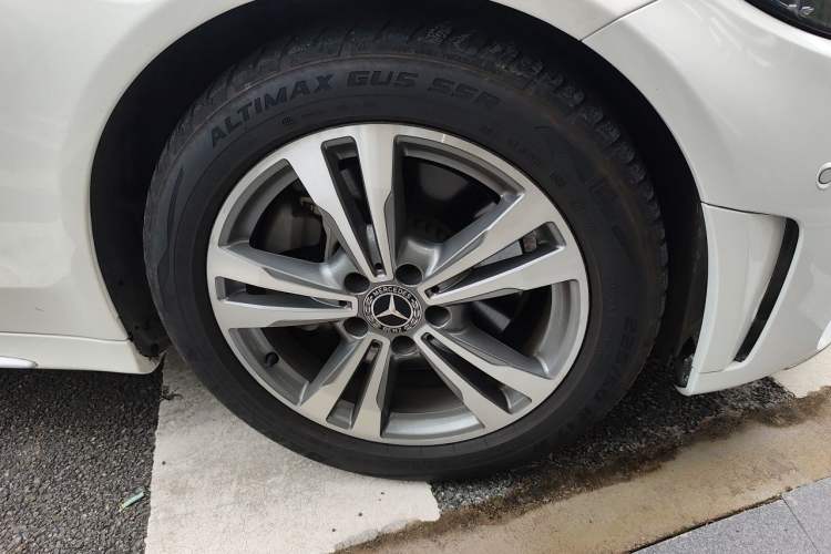 Used Mercedes-Benz C-Class 2019 C 180 L Fashion Edition Sport Version Right Front Wheel Hub