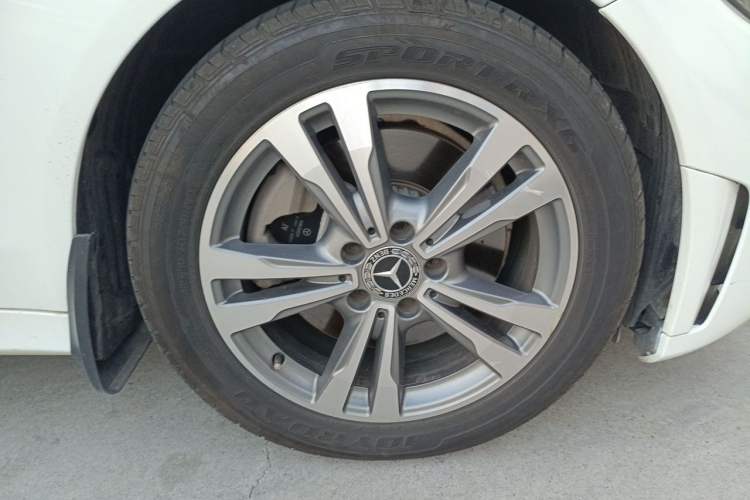 Used Mercedes-Benz C-Class 2019 C 180 L Fashion Edition Sport Version Right Front Wheel Hub
